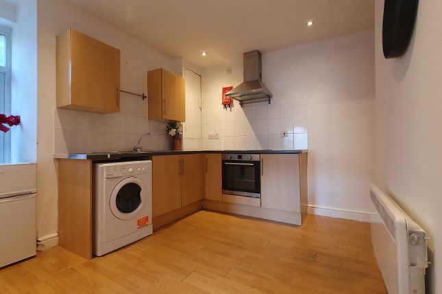 Flat 1, 33 Broadway, Pontypridd photo 3