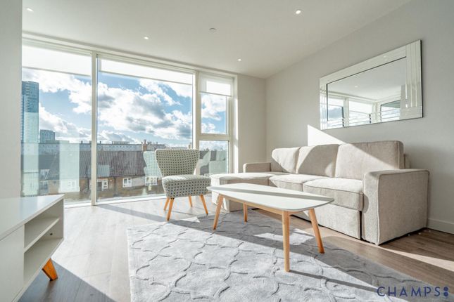 Flat for sale in Shoreline Building, Woodberry Down, London