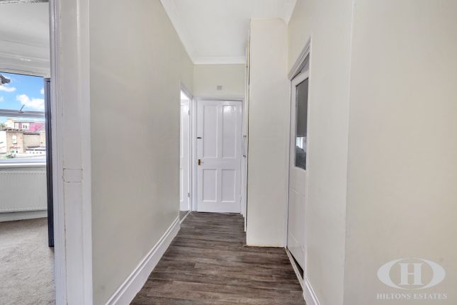 Flat 4, 10-20 Grosvenor Road, Southall photo 4