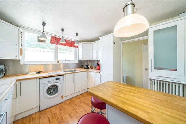 84, Hardel Walk, London photo 3