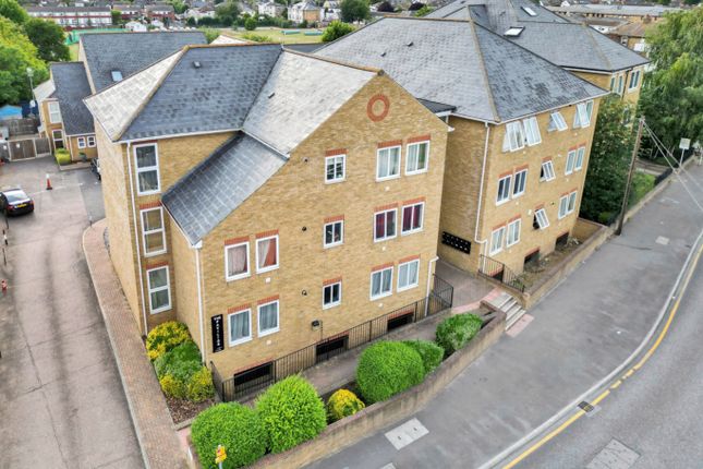 Thumbnail Flat for sale in The Pavilion, Wrotham Road, Gravesend, Kent