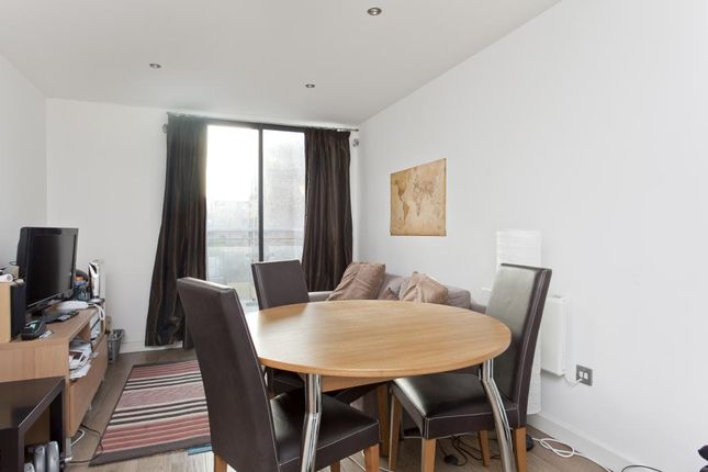 Flat to rent in Carillon Court, 41 Greatorex Street, London
