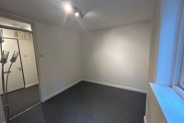 27, Horsebrook, Calne photo 4