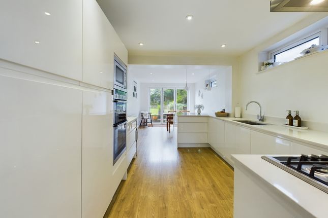 3 Maxwell Drive, High Wycombe photo 3