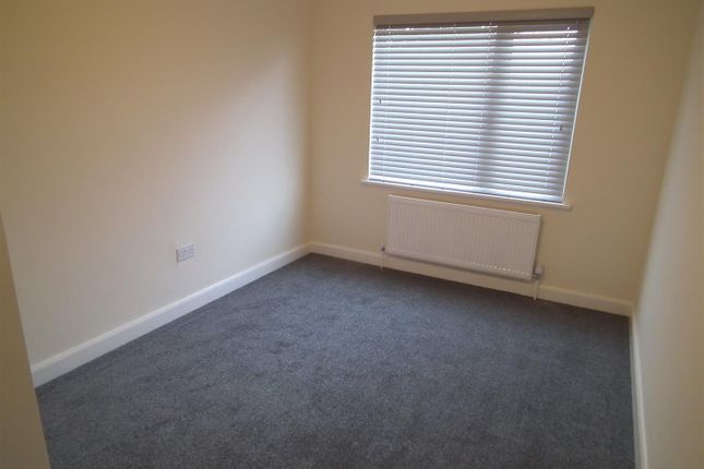 24, Bowling Green Avenue, Northants photo 4