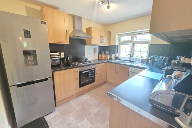 29, Glendower Park, Leeds photo 2