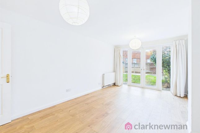 20, Hull Grove, Harlow photo 2