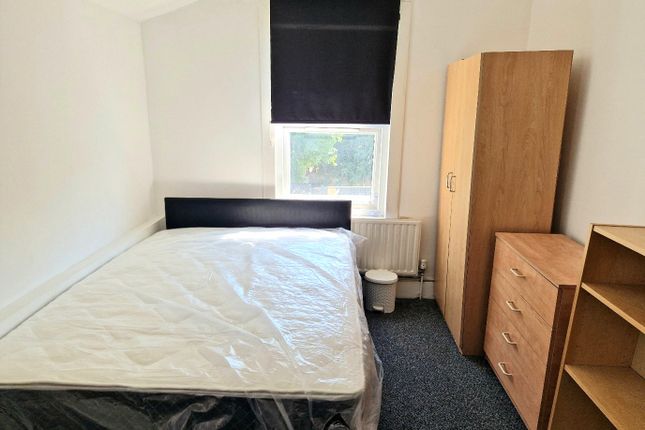 34, London photo 2