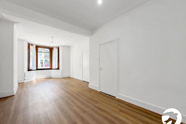 24, Griffin Road, London photo 2