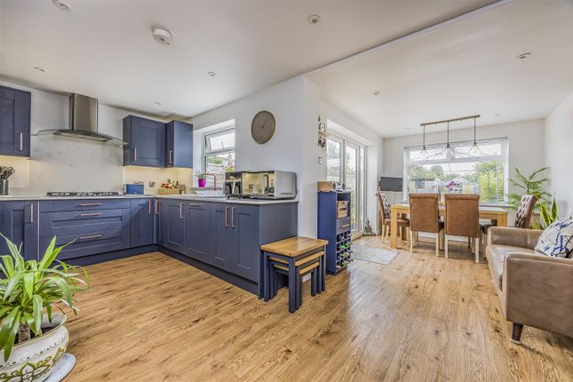 5, Fairfield Avenue, Fareham photo 2