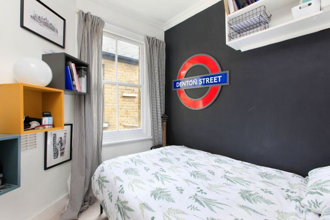 Flat for sale in Denton Street, Wandsworth, London