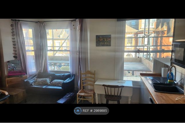 Kestrel Avenue, London photo 3