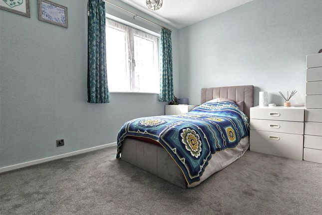 Flat for sale in Slapes Close, Taunton, Somerset