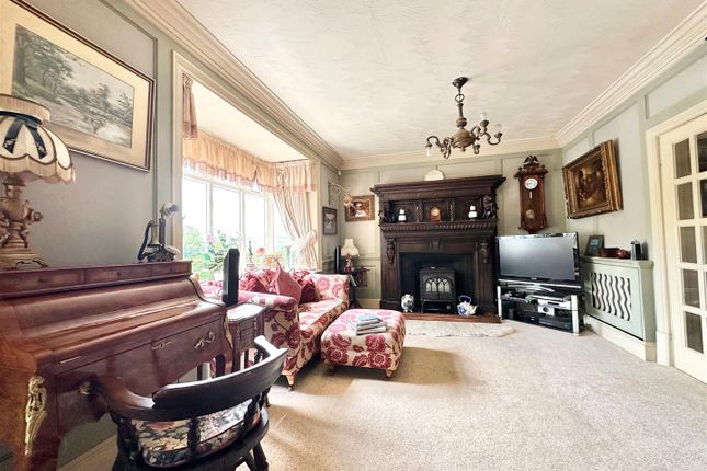 Lynwood, Moorland Road, High Peak photo 2