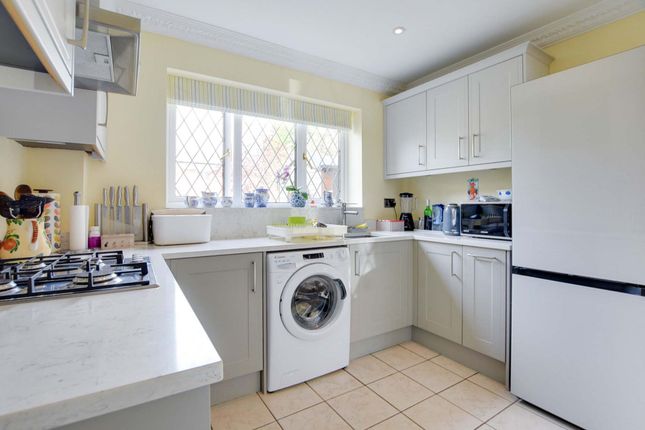 26 Cooper Gardens, Leicester photo 3