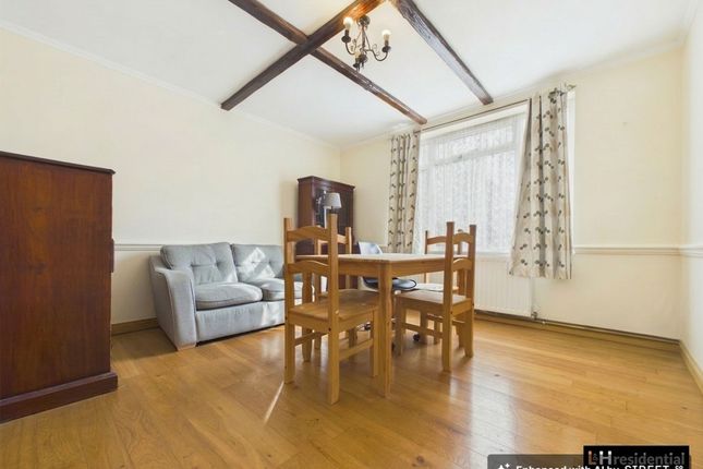 39 Beech Drive, Borehamwood photo 4