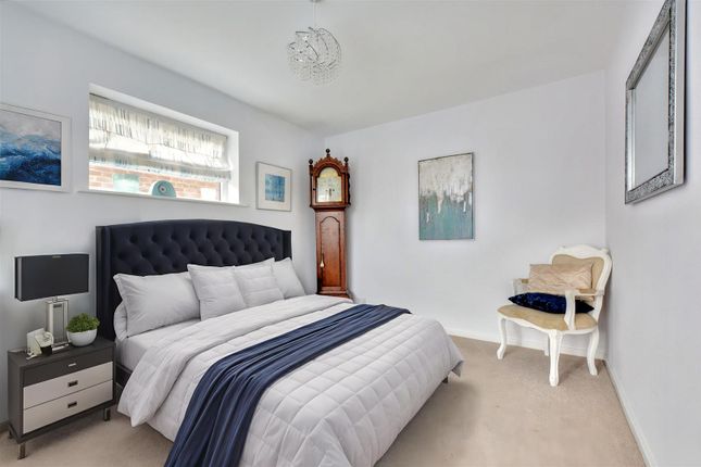 22, Orchard Drive, Nottingham photo 4