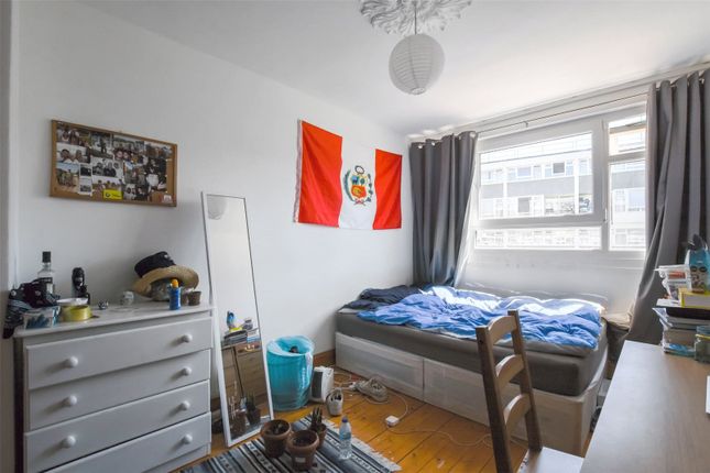 Flat to rent in Eric Street, London