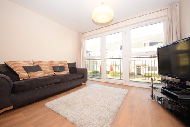 Flat to rent in Monarch Way, Ilford