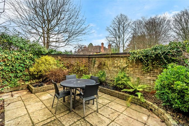 11,, Eastcroft Court, Guildford photo 3