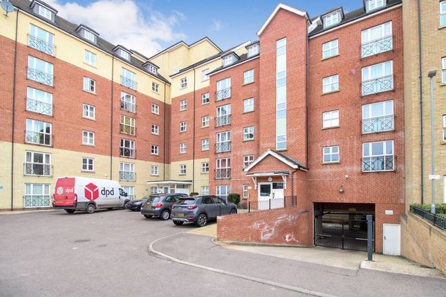 Flat to rent in Wheelwright House, Palgrave Road, Bedford
