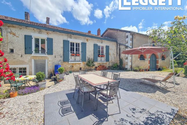 Villa for sale in Champagne-Mouton, Charente, Nouvelle-Aquitaine