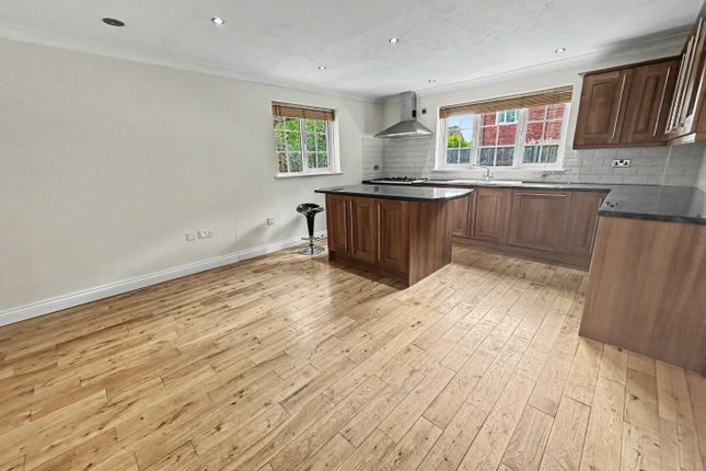 1, Lowry Close, Cambs photo 4