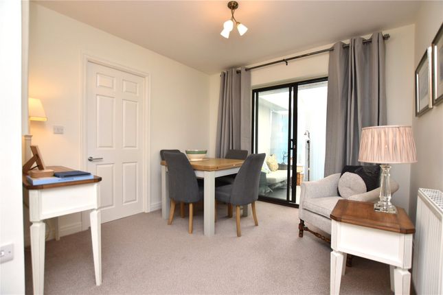 16, Broadcroft Drive, Wakefield photo 4