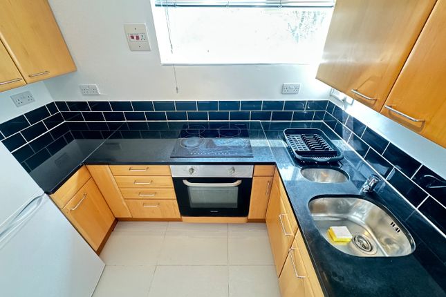 17 Burfield Court, Handcross Road, Bedfordshire photo 3