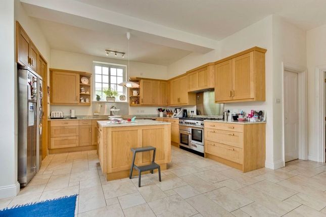 New Court, 18, New Road, Surrey photo 2
