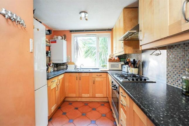 65 Saltwell Street, LONDON photo 3