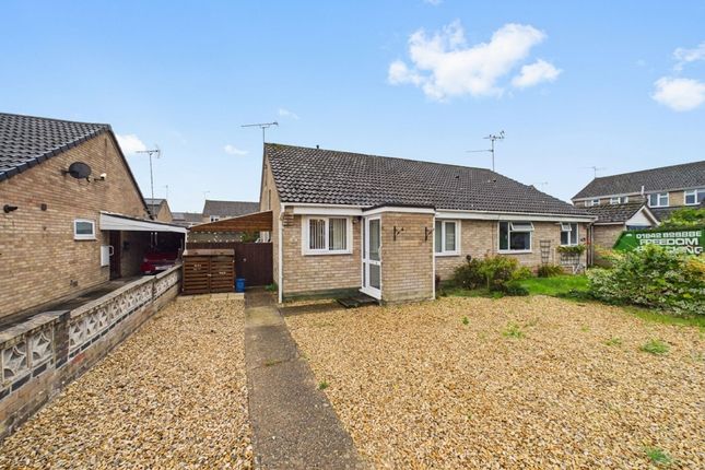 2-bed bungalow on 30 Admirals Way, Thetford, £210,000