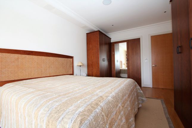 Flat to rent in Harlequin Court, Star Place, City Quay