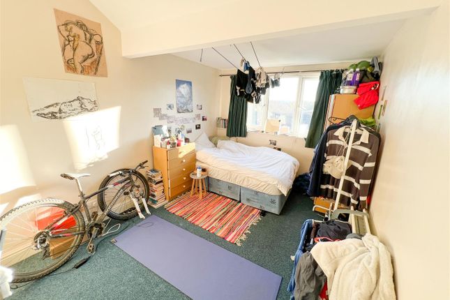 Room to rent in Harcourt Road, Sheffield