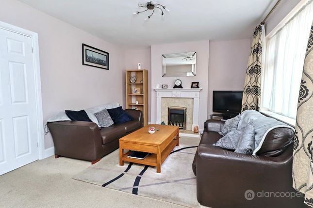 4 Springfield Road, Nuneaton, Warwickshire photo 2