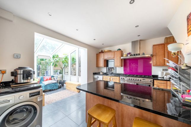 4, Glebe House Drive, Hayes photo 4