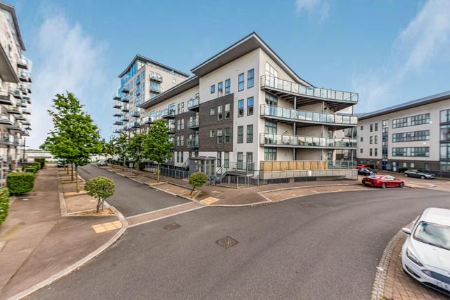 Thumbnail Flat for sale in Darbyshire House, Clovelly Place, Greenhithe