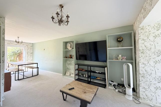 5, Bluebell Close, Bedford photo 3