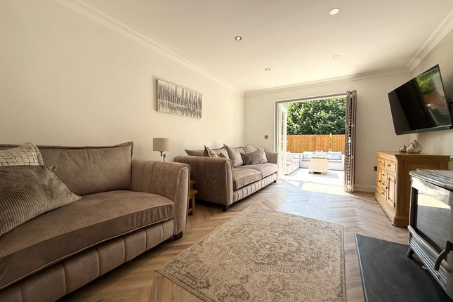 60 Tan Y Bryn Gardens, Aberdare photo 3