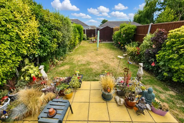 128, Plumberow Avenue, Hockley photo 2