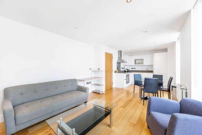 Flat to rent in Arc Tower, Ealing Broadway, London