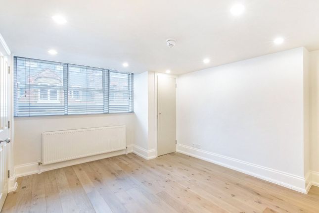 Thumbnail Flat to rent in Gerrard Street, Soho