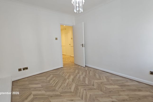 Flat 3, Waterford Court, Leeland Terrace, London photo 3