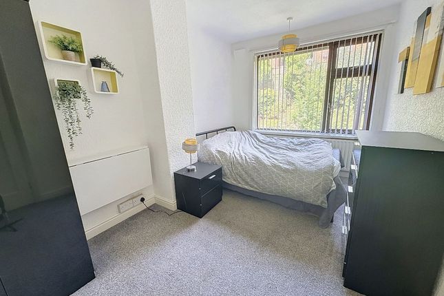 323 Leek Road, Stoke-on-Trent photo 4