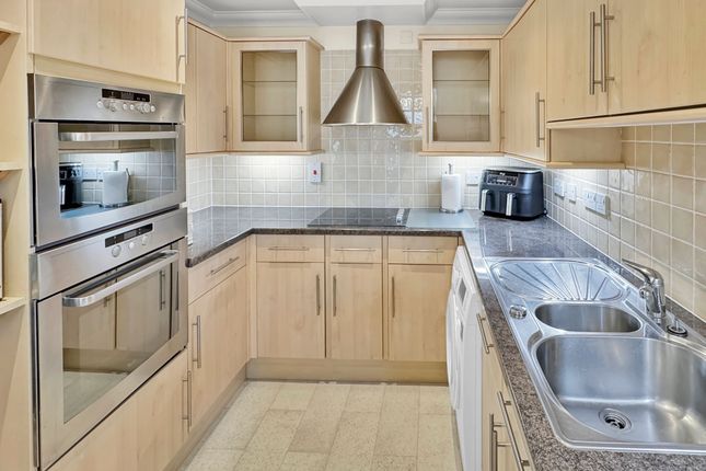 Flat 21, Drake House Medina Gardens, Cowes photo 4