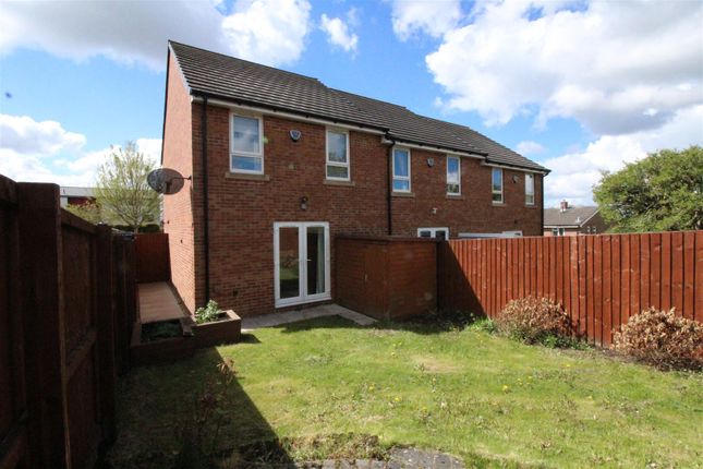Thumbnail Town house to rent in Rochester Road, Birstall, Batley