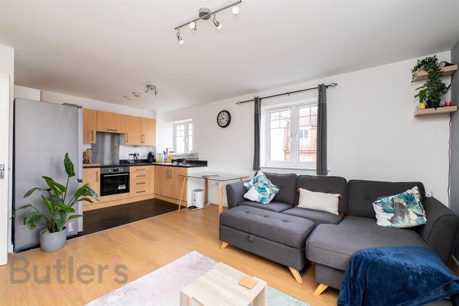 38 Schoolgate Drive, Morden photo 4