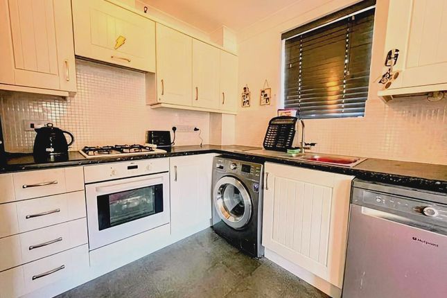 7, Chandler Court, Newman Drive, Ipswich photo 2