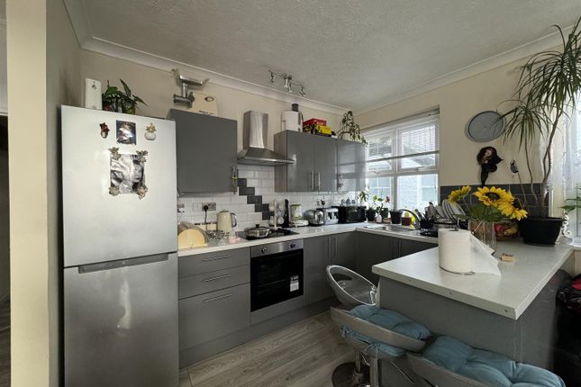 Thumbnail Flat for sale in Marine Parade, Worthing