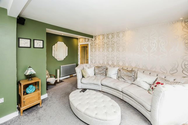 1, Broadley Crescent, Halifax photo 2